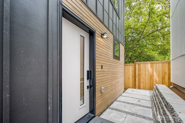1214 NE 100th Street, Seattle, WA 98125