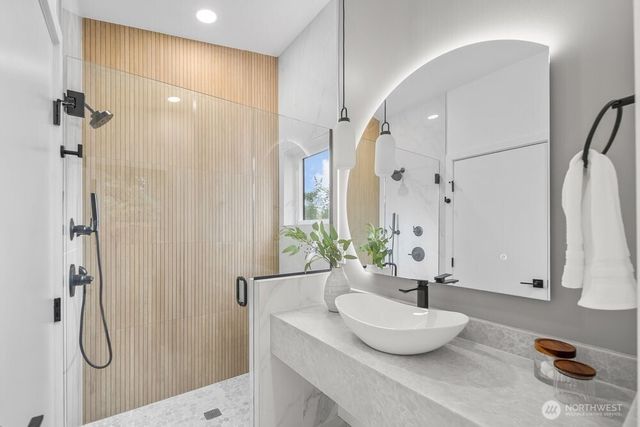 1214 NE 100th Street, Seattle, WA 98125