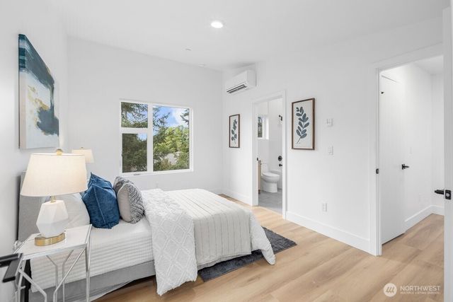 1214 NE 100th Street, Seattle, WA 98125