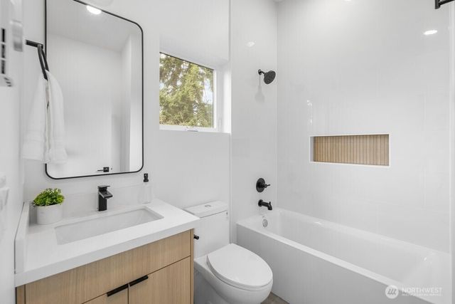 1214 NE 100th Street, Seattle, WA 98125