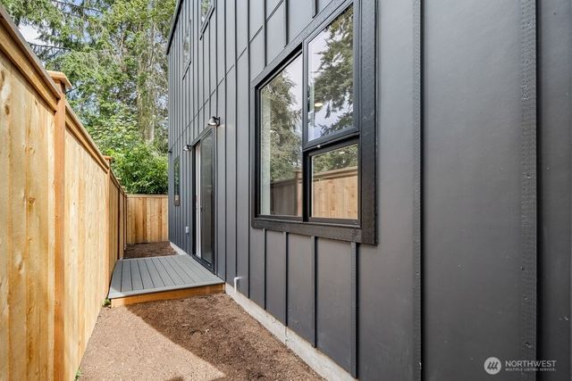 1214 NE 100th Street, Seattle, WA 98125