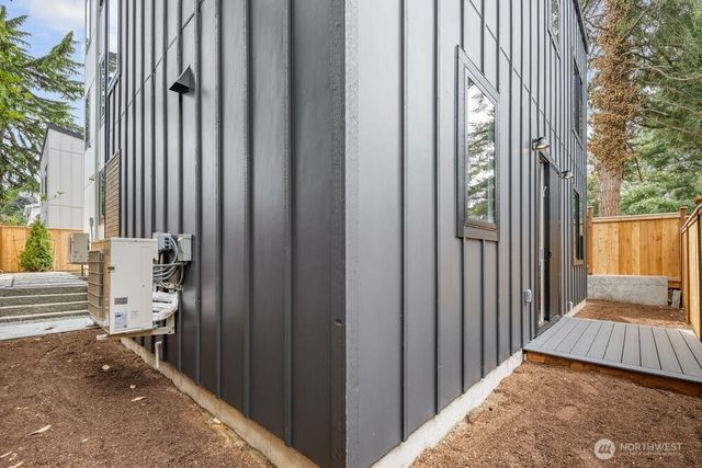 1214 NE 100th Street, Seattle, WA 98125