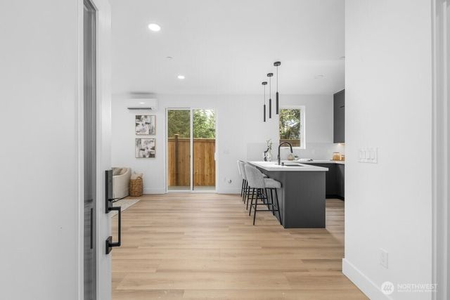 1214 NE 100th Street, Seattle, WA 98125