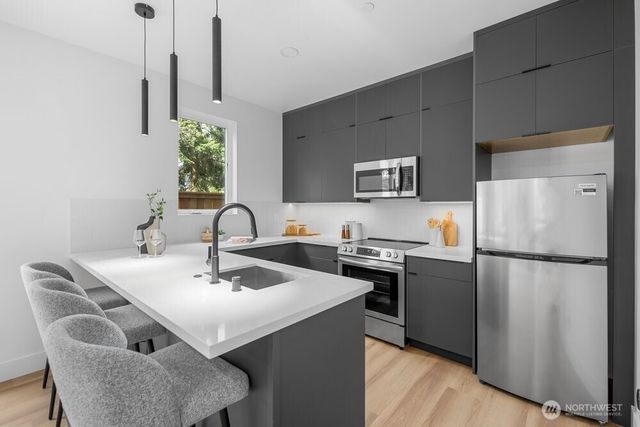 1214 NE 100th Street, Seattle, WA 98125