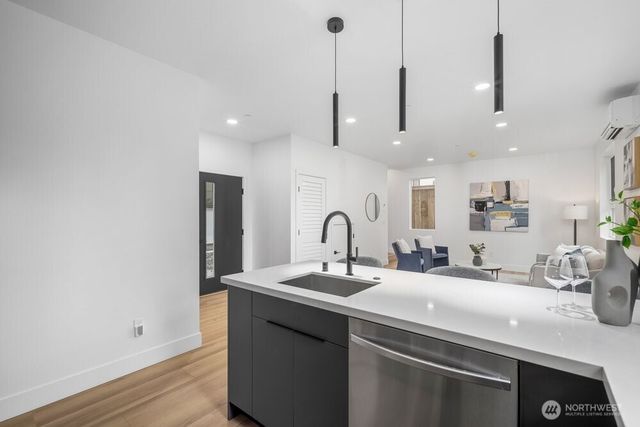 1214 NE 100th Street, Seattle, WA 98125