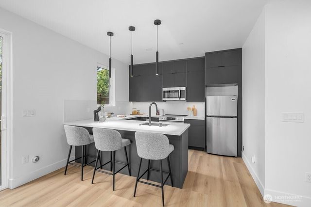 1214 NE 100th Street, Seattle, WA 98125