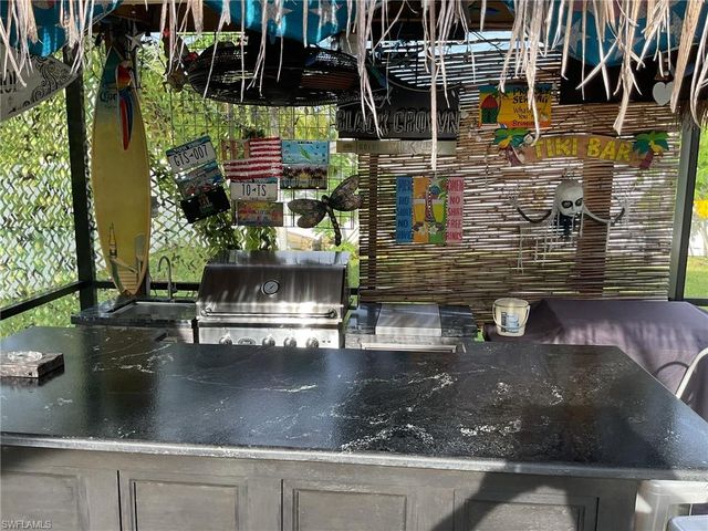 320 SE 28th TER, Cape Coral, FL 33904