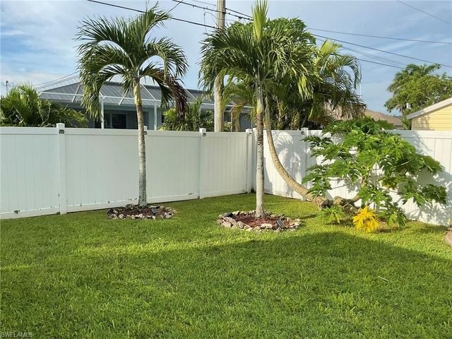 320 SE 28th TER, Cape Coral, FL 33904