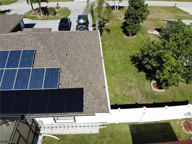 320 SE 28th TER, Cape Coral, FL 33904