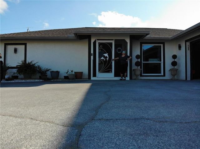 320 SE 28th TER, Cape Coral, FL 33904