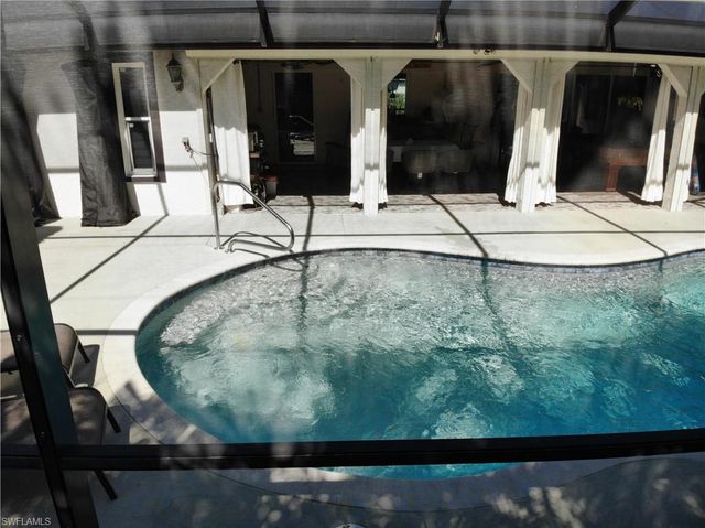 320 SE 28th TER, Cape Coral, FL 33904