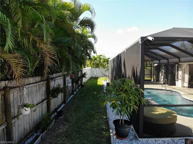 320 SE 28th TER, Cape Coral, FL 33904