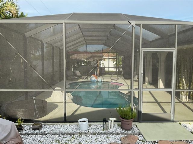 320 SE 28th TER, Cape Coral, FL 33904