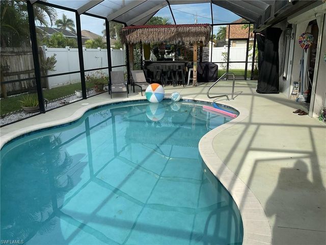 320 SE 28th TER, Cape Coral, FL 33904