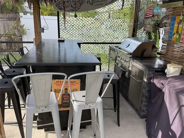 320 SE 28th TER, Cape Coral, FL 33904