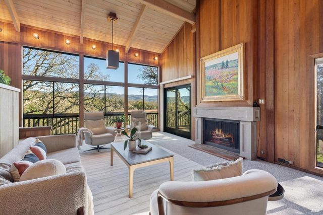 14 Oak Grove Way, Napa, CA 94559