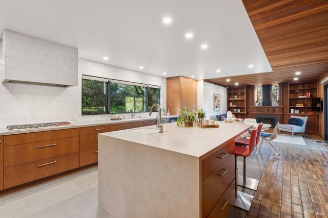 14 Oak Grove Way, Napa, CA 94559