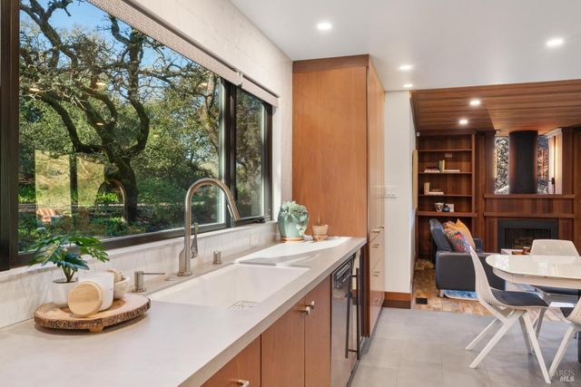 14 Oak Grove Way, Napa, CA 94559