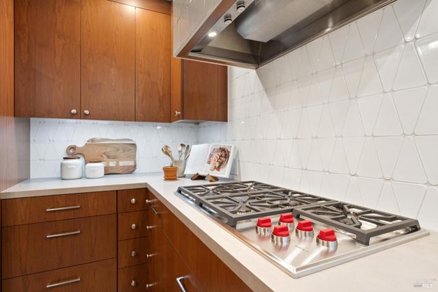 14 Oak Grove Way, Napa, CA 94559