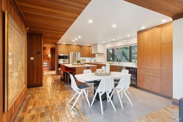 14 Oak Grove Way, Napa, CA 94559