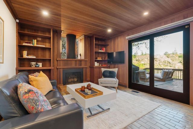 14 Oak Grove Way, Napa, CA 94559