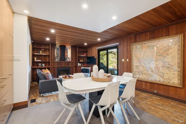 14 Oak Grove Way, Napa, CA 94559