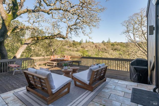 14 Oak Grove Way, Napa, CA 94559