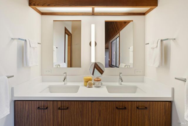 14 Oak Grove Way, Napa, CA 94559