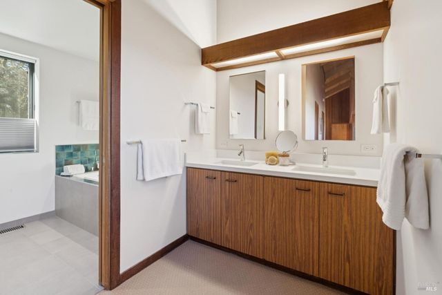 14 Oak Grove Way, Napa, CA 94559