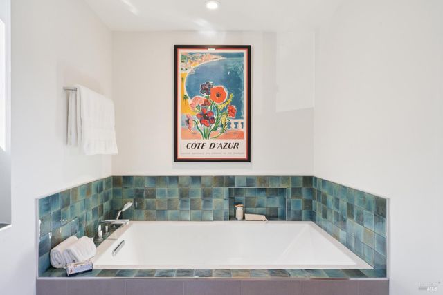 14 Oak Grove Way, Napa, CA 94559