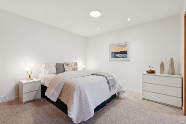 14 Oak Grove Way, Napa, CA 94559