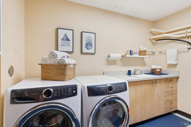 14 Oak Grove Way, Napa, CA 94559