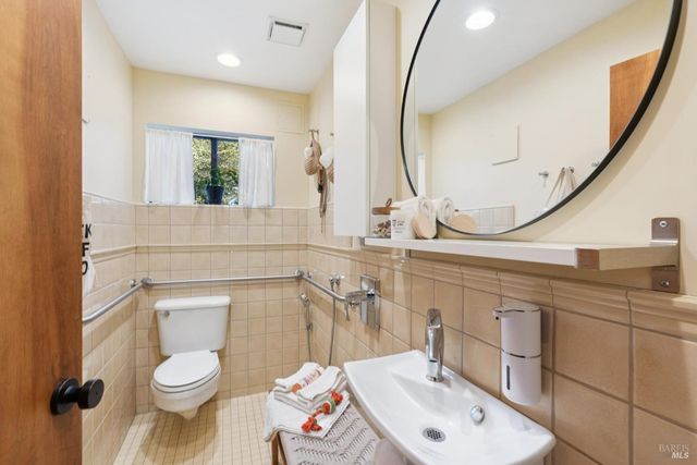 14 Oak Grove Way, Napa, CA 94559