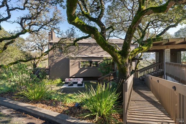 14 Oak Grove Way, Napa, CA 94559