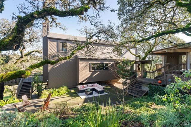 14 Oak Grove Way, Napa, CA 94559