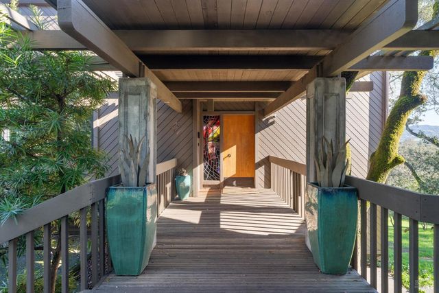 14 Oak Grove Way, Napa, CA 94559