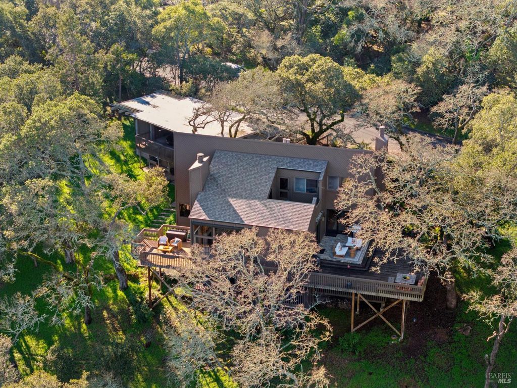 14 Oak Grove Way, Napa, CA 94559