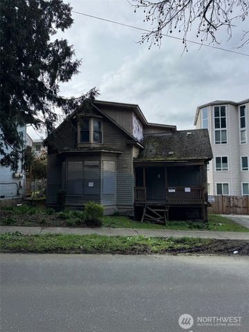 2531 Gilman Drive W, Seattle, WA 98199