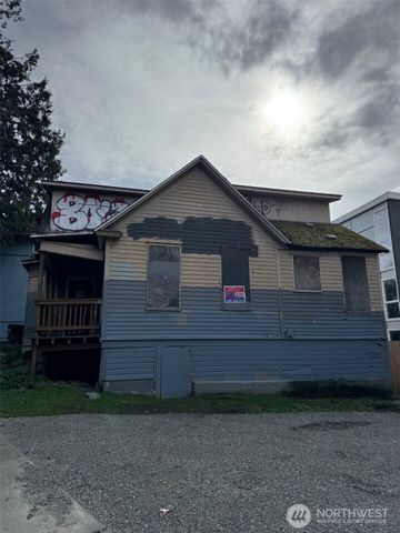 2531 Gilman Drive W, Seattle, WA 98199