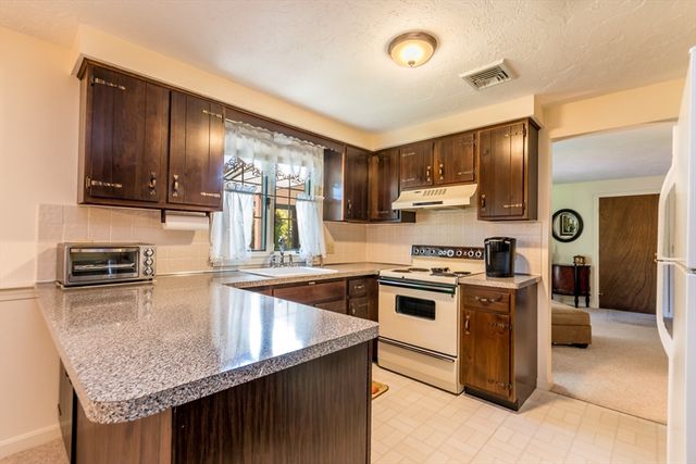 209 Patriot Way, Barnstable, MA 02632