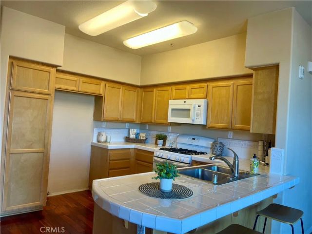 310 E Mccoy 11F, Santa Maria, CA 93455