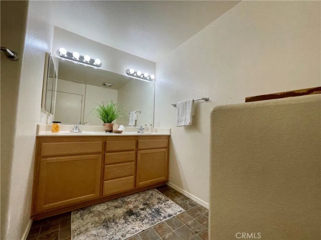 310 E Mccoy 11F, Santa Maria, CA 93455