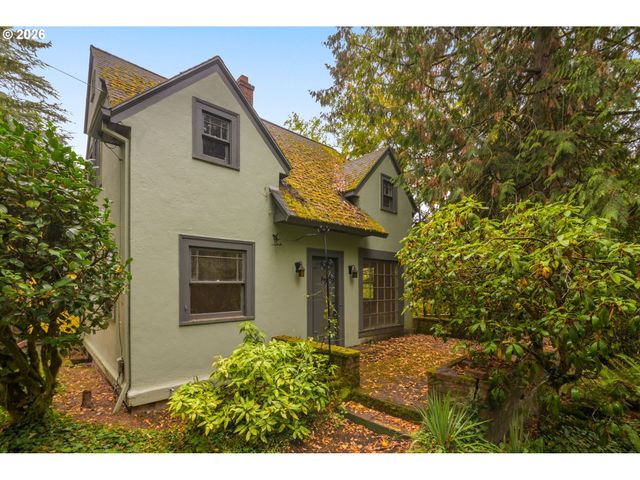 8220 Sw CANYON Dr, Portland, OR 97225