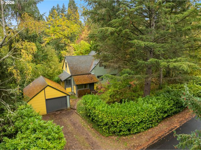 8220 Sw CANYON Dr, Portland, OR 97225