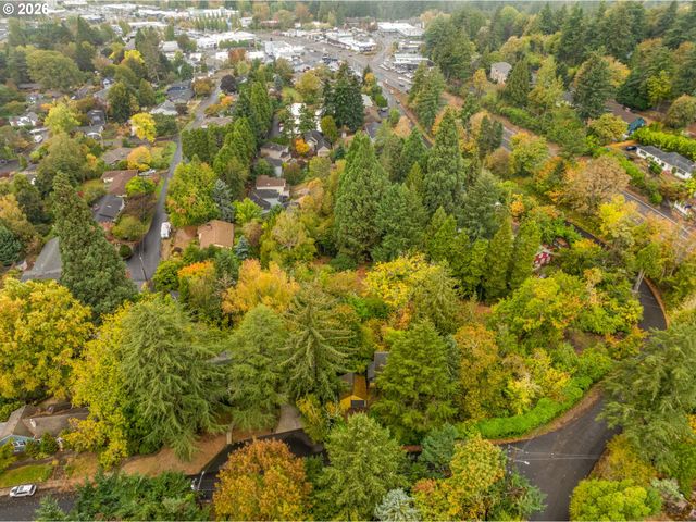 8220 Sw CANYON Dr, Portland, OR 97225