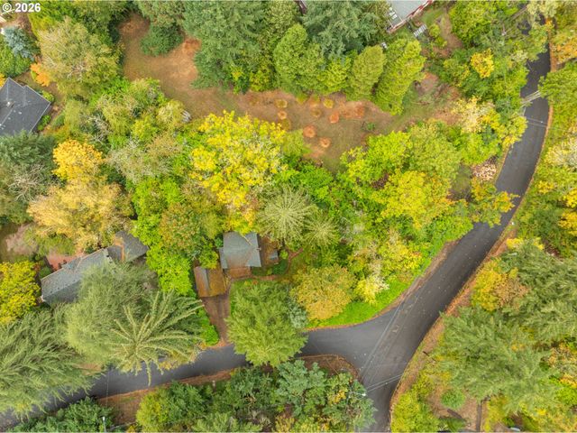 8220 Sw CANYON Dr, Portland, OR 97225