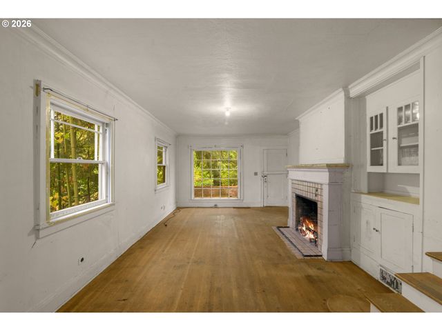 8220 Sw CANYON Dr, Portland, OR 97225