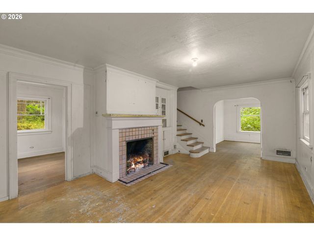 8220 Sw CANYON Dr, Portland, OR 97225