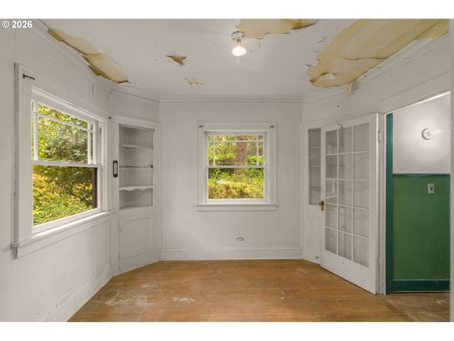 8220 Sw CANYON Dr, Portland, OR 97225