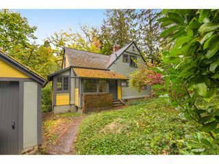 8220 Sw CANYON Dr, Portland, OR 97225